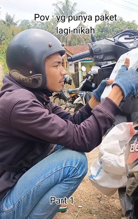 Viral Aksi Dua Kurir Antar Paket di Momen Pernikahan, Disambut Hangat Kedua Mempelai