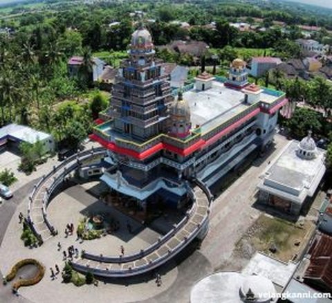 Kisah di Balik Keindahan Gereja Katolik Mirip Kuil Hindu di Medan, Jalan Masuknya Mirip Orang Sujud