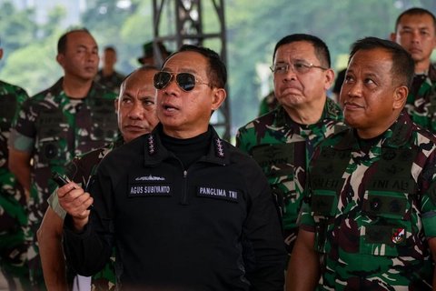 Gagah Berkacamata Hitam, Ini Momen Panglima TNI Cek Kesiapan Jelang HUT Ke-79, Diapit Duo Jenderal Batak