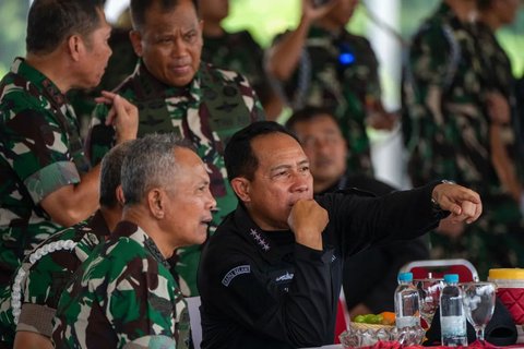 Gagah Berkacamata Hitam, Ini Momen Panglima TNI Cek Kesiapan Jelang HUT Ke-79, Diapit Duo Jenderal Batak