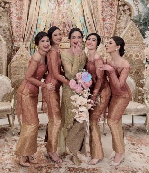 10 Inspirasi Model Baju Bridesmaid, Simple dan Elegan Namun Tetap Bikin Cantik