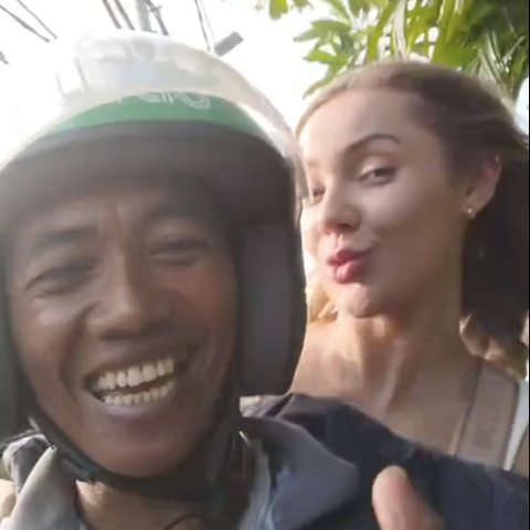 Sosok Driver Ojol di Bali ini Bikin Banyak Orang Iri, Penumpangnya Cewek-Cewek Bule Kece Sampai Dicium