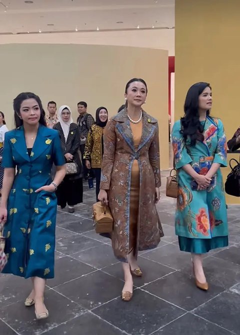 Potret Keakraban Annisa Pohan & Ayu Heni Rosan di Museum Nasional Indonesia, Tampil Cantik dan Menawan