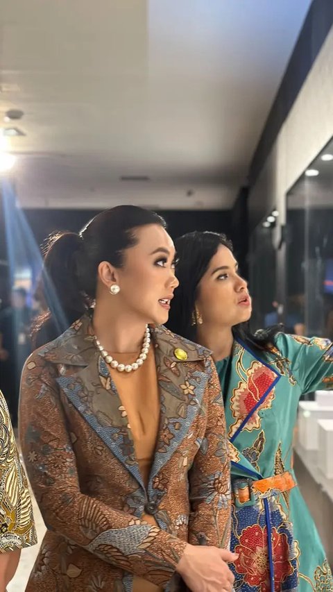 Potret Keakraban Annisa Pohan & Ayu Heni Rosan di Museum Nasional Indonesia, Tampil Cantik dan Menawan