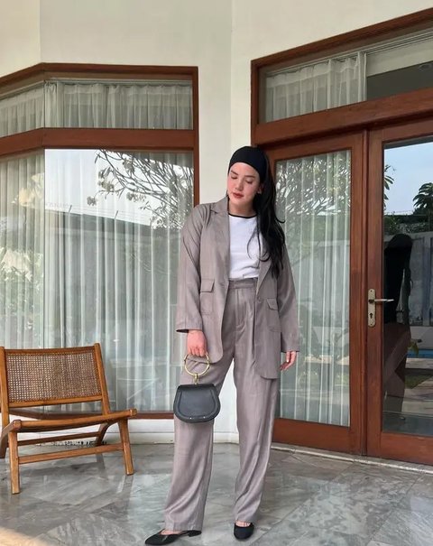 Wajib Dicoba 6 Outfit ke Kantor Ala Alice Norin yang Simpel, Cantik dan Tetap Elegan