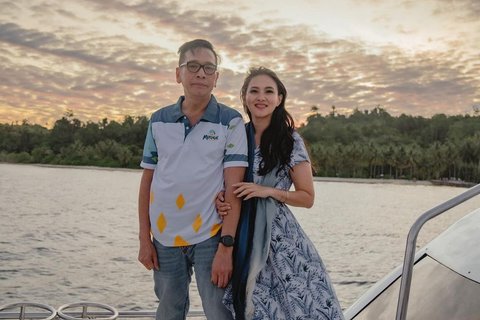 Kini Tinggal Kenangan, Intip Momen Mesra Cagub Maluku Utara Benny Laos dengan Istri Bikin Baper