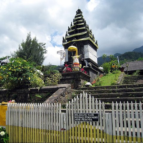 Melihat Bekas Kerajaan Pajajaran di Kaki Gunung Salak Bogor, Bentuknya Mirip Istana Kini jadi Destinasi Wisata Religi