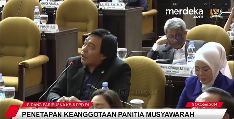 Komeng Bikin Ruang Sidang DPD 'Pecah' Guyon Ngaku Diperebutkan Senator Cantik Jihan Fahira