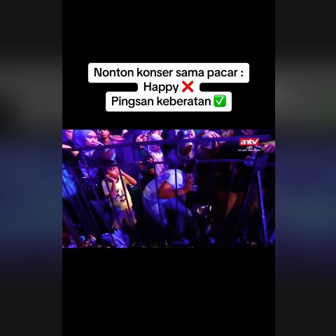 Nonton Konser Gendong Pacar di Pundak, Pria ini Tak Kuat Tiba-Tiba Jatuh Pingsan jadi Sorotan