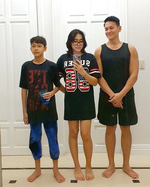 Cantik dan Tampan Potret Terbaru Anak-Anak Marcellino Lefrandt dengan Dewi Rezzer yang Mulai Beranjak Remaja