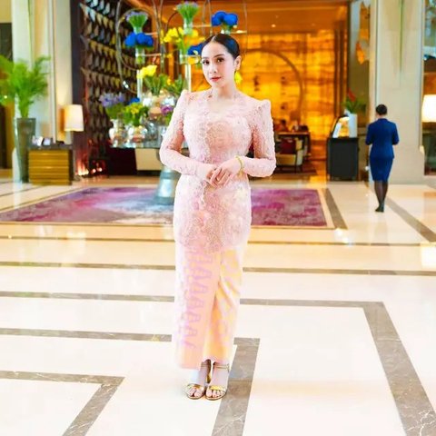 Cantik dan Anggun, Inspirasi Kebaya Brokat Modern untuk Pesta ala Nagita Slavina, Lyodra hingga Mahalini