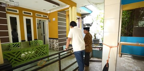 8 Potret Rumah Sederhana Haji Bolot di Bogor, Berkonsep Betawi dengan Halaman Seluas Aula