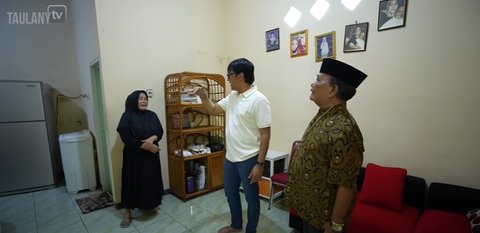 8 Potret Rumah Sederhana Haji Bolot di Bogor, Berkonsep Betawi dengan Halaman Seluas Aula