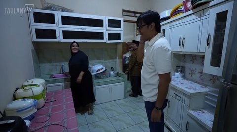 8 Potret Rumah Sederhana Haji Bolot di Bogor, Berkonsep Betawi dengan Halaman Seluas Aula