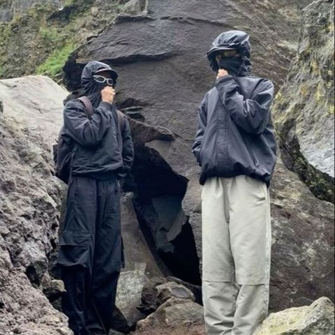 Apa Itu Gorpcore? Tren Fashion Outdoor yang Kembali Membawa Gaya ke Alam Bebas