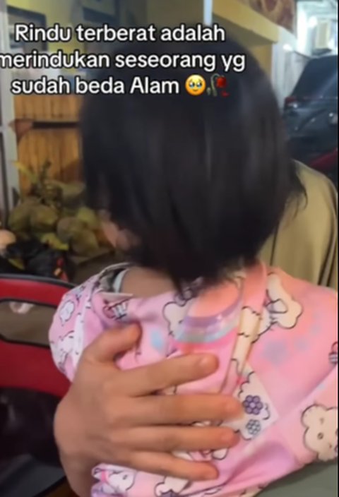 Bikin Auto Sedih, Momen Seorang Ibu Ketemu Bocil yang Mirip Banget Almarhum Anaknya Jadi Sorotan