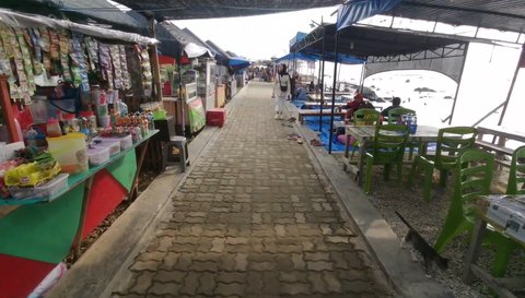 Mengunjungi Pantai Boom yang Unik di Lampung Selatan, Bisa Terapi Air Panas di Pinggir Laut