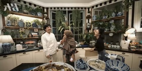 Bikin Betah Memasak, 8 Potret Dapur Vintage dan Estetik Yuni Shara: Banyak Tanaman dan Koleksi Keramik