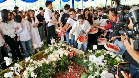 Dihujat Karena Buat Konten saat Melayat ke Mendiang Benny Laos, Ashanty Akhirnya Buka Suara