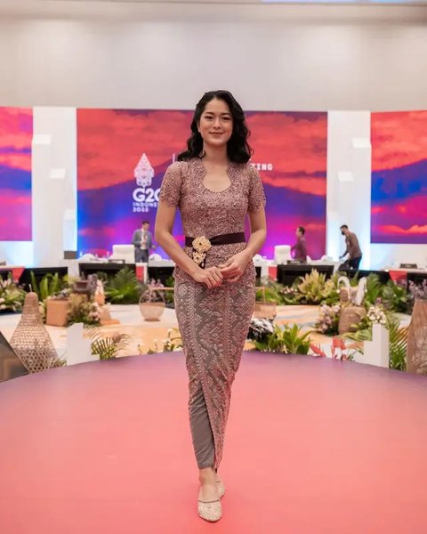 4 Tampilan Elegan dan Berkelas Kebaya Pink Ala Prisia Nasution, Maudy Ayunda hingga Titi Rajdo Padmaja