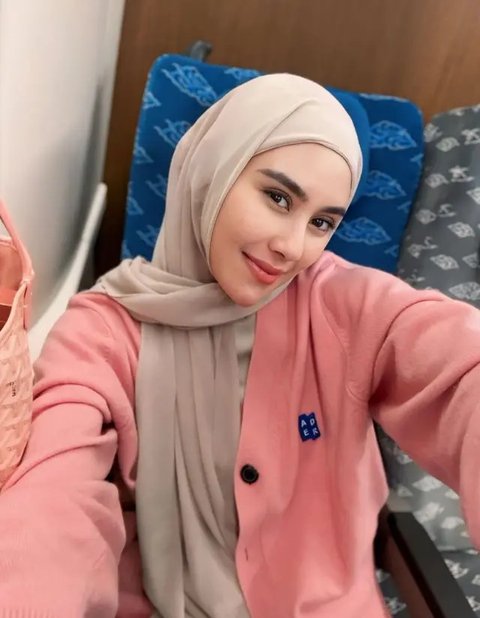 Potret Syahnaz Sadiqah Kenakan Hijab, Terinspirasi dari Pengalaman Berada di Tanah Suci