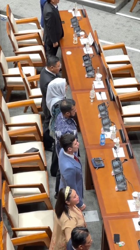 Potret Verrell Bramasta saat Hadir Sidang Paripurna DPR, Mirip Oppa-Oppa Korea