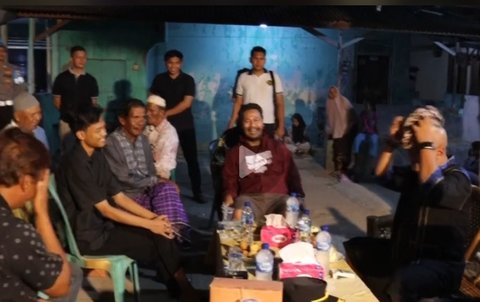 Bikin Warga Harmonis, Kapolres ini Datangi Pos Kamling Ngopi-ngopi dan Ketawa Bersama