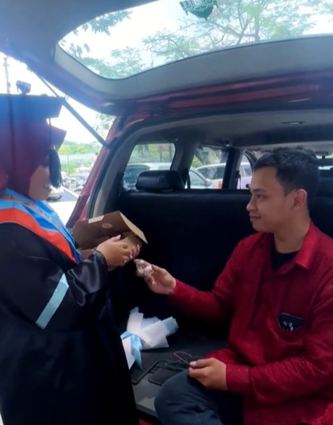 Kisah Perjalanan Cinta Sepasang Kekasih Jalin Hubungan Selama 11 Tahun, dari SMP hingga Lulus Kuliah