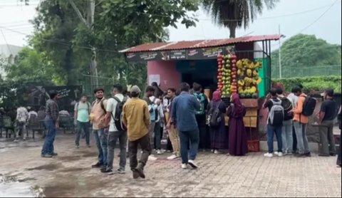 Murah-meriah, Jajanan Makanan di Kampus India Harga Jus Buah Bikin Melongo