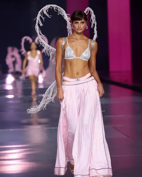 8 Gaya Memukau Para 'Angels' Bersayap Megah di Victoria's Secret Fashion Show 2024