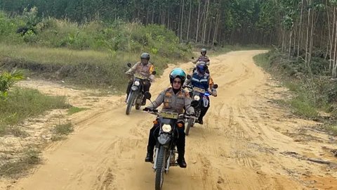 Perwira Polisi Wanita Kampar Ini Naik Motor Sejauh 40 Km Demi Sosialisasikan Pilkada Damai