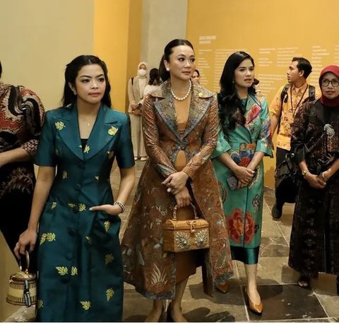 6 Gaya Formal Istri-Istri Menteri saat Kunjungan ke Museum Nasional, Annisa Pohan dan Niena Kirana Kompak Pakai Dress hijau