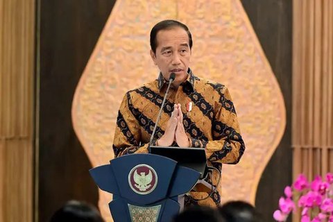 Jenguk Anak Kaesang dan Erina, Jokowi Ngaku Belum Berani Gendong Bebingah