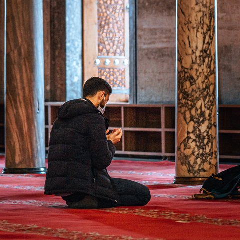 Bacaan Niat Sholat Taubat dan Doa Setelahnya, Ini Syarat Amalannya