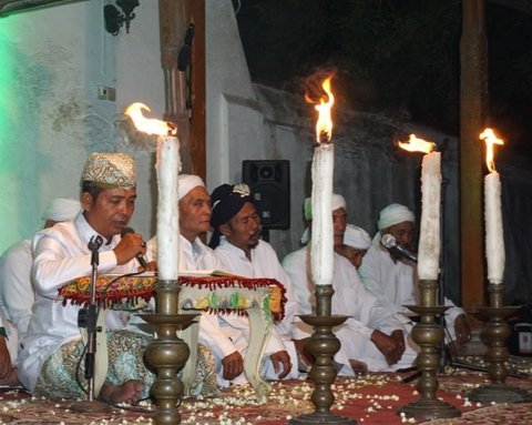 Sakralnya Tradisi Maca Babad, Ceritakan Putra Pajajaran yang Kabur dari Istana untuk Dirikan Cirebon