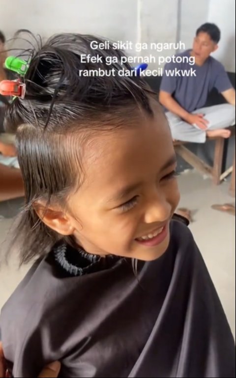 Momen Bocah Potong Rambut Setelah 3 Tahun Gondrong, Perubahan Penampilannya Bikin Pangling