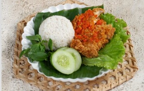 Berapa Kalori dan Nutrisi dari Seporsi Ayam Geprek dengan Nasi? Kalori yang Perlu Diwaspadai dalam Setiap Suapan