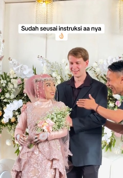 Viral Momen Pernikahan Bule dengan Wanita Indonesia, Tingkahnya saat Resepsi Curi Perhatian