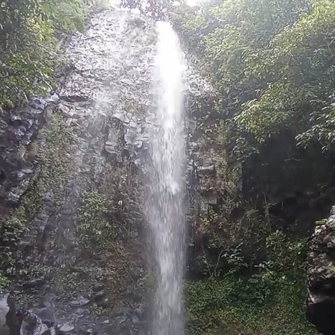 Kecamatan Indah Itu Bernama Peundeuy, Melihat Bukit yang Diselimuti Kabut hingga Curug di Pinggir Jalan