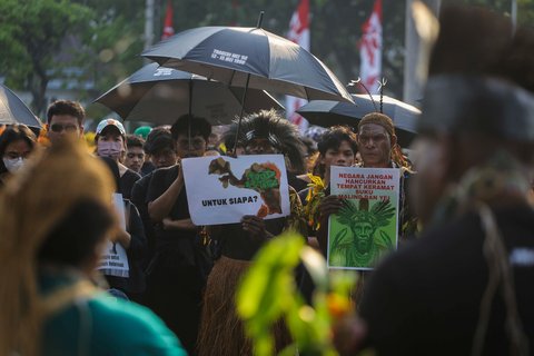 FOTO: Aksi Kamisan Terakhir di Pemerintahan Jokowi, Aktivis Bacakan Surat Penuh Kekecewaan