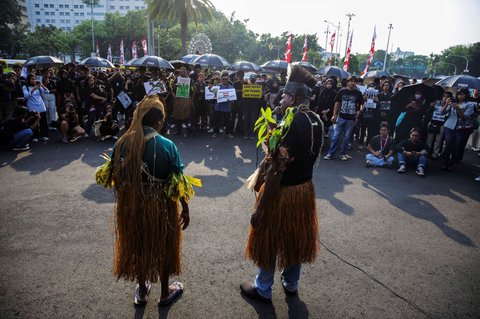 FOTO: Aksi Kamisan Terakhir di Pemerintahan Jokowi, Aktivis Bacakan Surat Penuh Kekecewaan