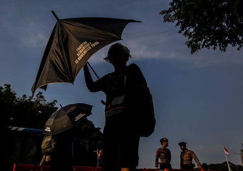 FOTO: Aksi Kamisan Terakhir di Pemerintahan Jokowi, Aktivis Bacakan Surat Penuh Kekecewaan