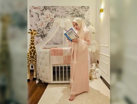 Gaya Mewah Syahrini Asuh Princess R, dari Gunakan Selimut Rp19 juta hingga Tas Rp700 juta