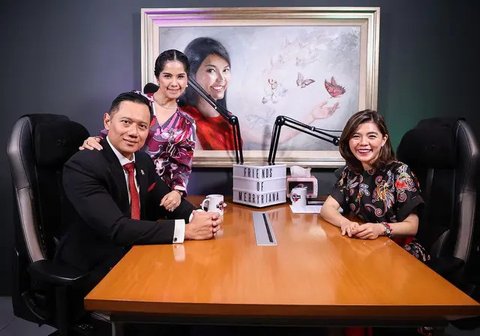 Potret Annisa Pohan Tenteng Tas Rp60 Juta saat Temani AHY Podcast Bareng Merry Riana