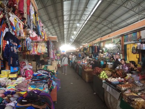 Serunya Berbelanja di Pasar Babat Lamongan, Salah Satu Pasar Tradisional Terbesar di Jatim yang Buka 24 Jam