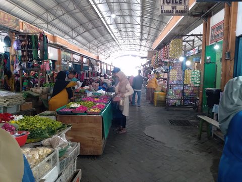 Serunya Berbelanja di Pasar Babat Lamongan, Salah Satu Pasar Tradisional Terbesar di Jatim yang Buka 24 Jam