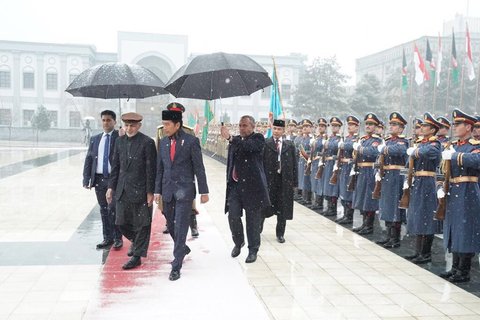 FOTO: Melihat Lagi Aksi Jokowi saat Kunjungi Negara Konflik