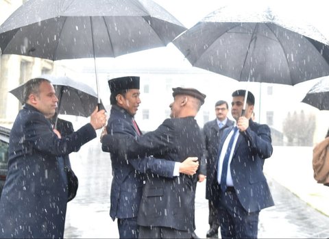 FOTO: Melihat Lagi Aksi Jokowi saat Kunjungi Negara Konflik