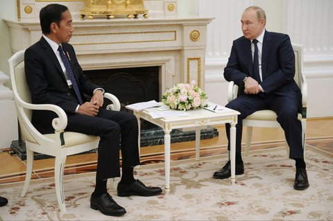 FOTO: Melihat Lagi Aksi Jokowi saat Kunjungi Negara Konflik