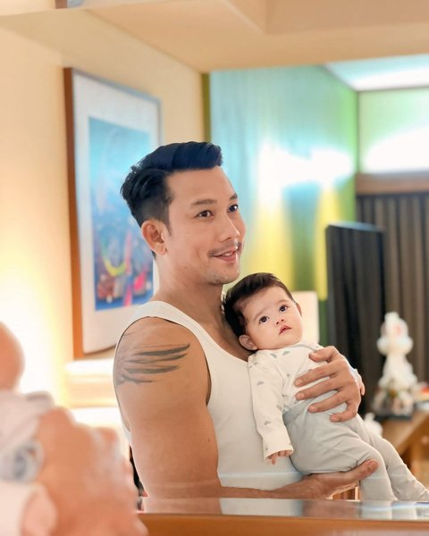 7 Potret Imut dan Lucu Anak Denny Sumargo dan Olivia Allan, Baby Biel Disebut Fotokopian Ci OlivMamanya